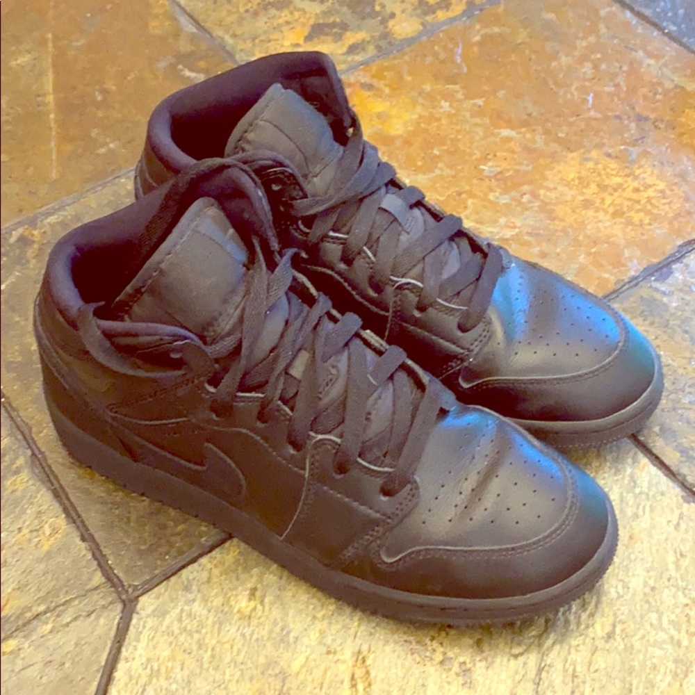 Air Jordan 1 Boys size 6.5 black with box